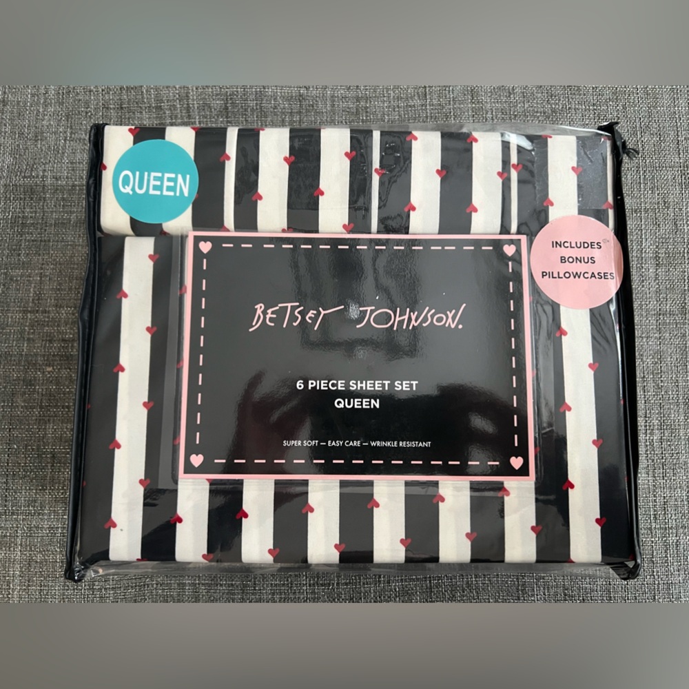 Betsey Johnson Queen Heart Sheet Set